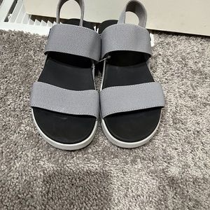 Keen size 8.5 double strap gray sandal Elle backstrap